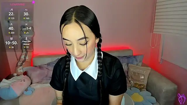 tinysara online show from March 2026 04:24:02 PM