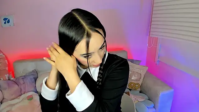 tinysara online show from March 2026 04:41:01 PM