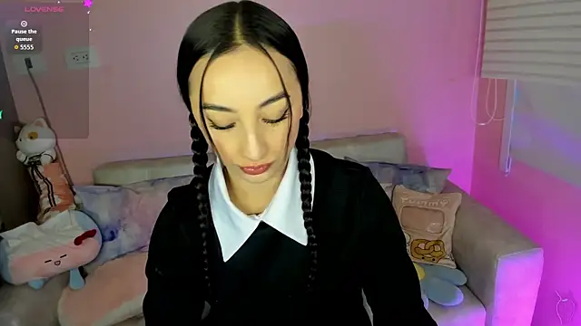 tinysara online show from January 2026 04:33:02 PM