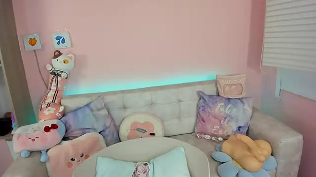 tinysara online show from November 2025 04:22:02 PM