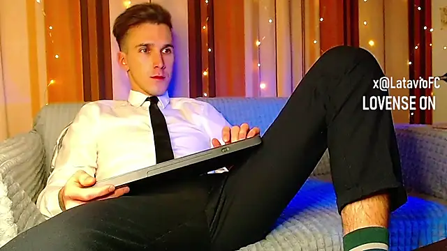 Midnighter  online show from December 2025 11:53:01 PM