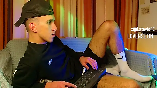 Midnighter  online show from November 2025 12:48:01 PM