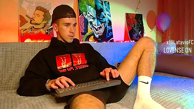 Snapshot of Midnighter_ chatting on January 2025 02:40:01 AM Midnighter online show from January 2025 02:40:01 AM