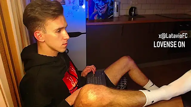 Snapshot of Midnighter_ chatting on October 2025 01:15:01 AM Midnighter online show from October 2025 01:15:01 AM