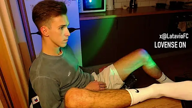 Snapshot of Midnighter_ chatting on September 2025 01:46:02 AM Midnighter online show from September 2025 01:46:02 AM