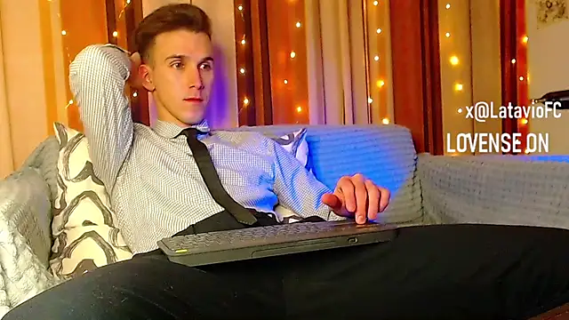 Midnighter  online show from December 2025 12:43:02 AM