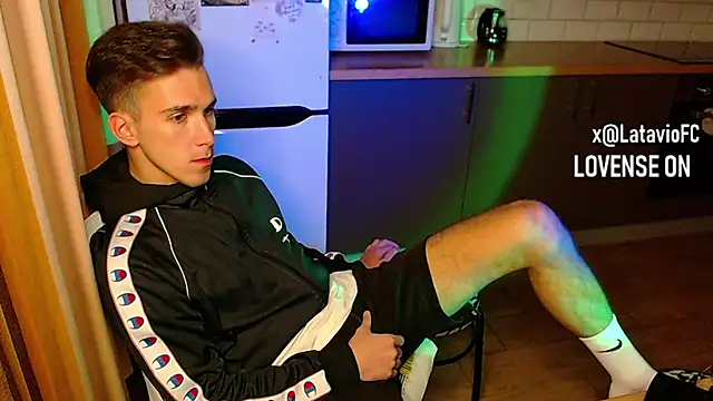 Snapshot of Midnighter_ chatting on September 2025 07:19:02 PM Midnighter online show from September 2025 07:19:02 PM