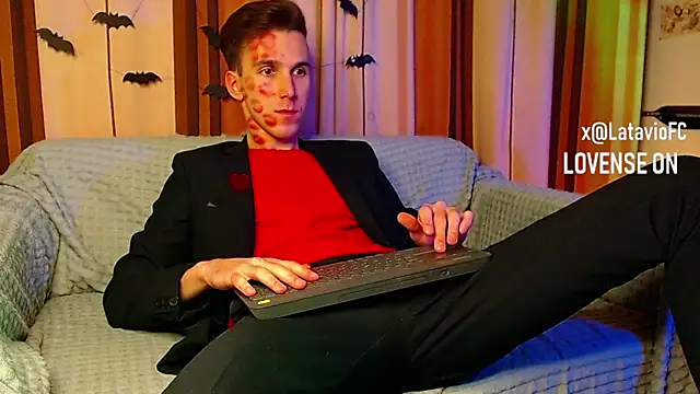 Snapshot of Midnighter_ chatting on October 2025 11:11:01 PM Midnighter online show from October 2025 11:11:01 PM