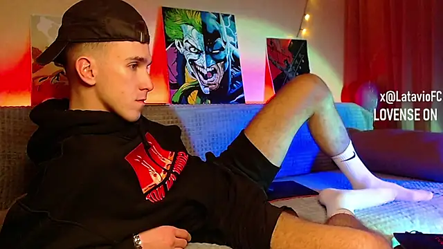 Snapshot of Midnighter_ chatting on January 2025 06:39:01 PM Midnighter online show from January 2025 06:39:01 PM