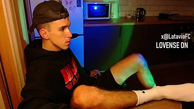 Snapshot of Midnighter_ chatting on September 2025 12:16:01 AM Midnighter online show from September 2025 12:16:01 AM