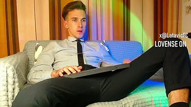 Midnighter  online show from November 2025 05:02:01 PM