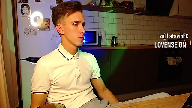 Snapshot of Midnighter_ chatting on September 2025 01:52:02 AM Midnighter online show from September 2025 01:52:02 AM