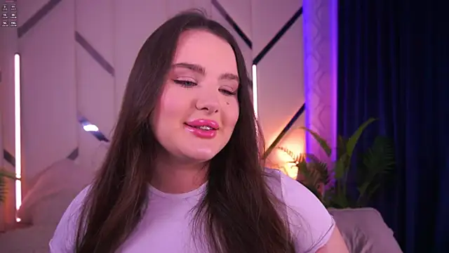 Snapshot of CuteAmberr chatting on November 2025 12:44:01 AM CuteAmberr online show from November 2025 12:44:01 AM