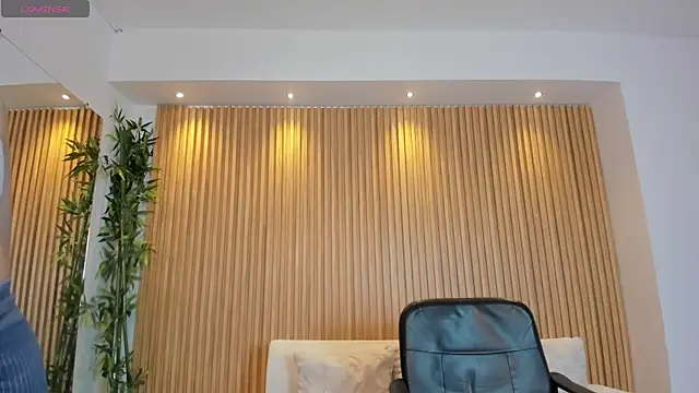 charlottewhitte online show from October 2025 11:42:02 AM