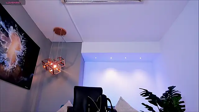 charlottewhitte online show from April 2026 11:57:01 AM