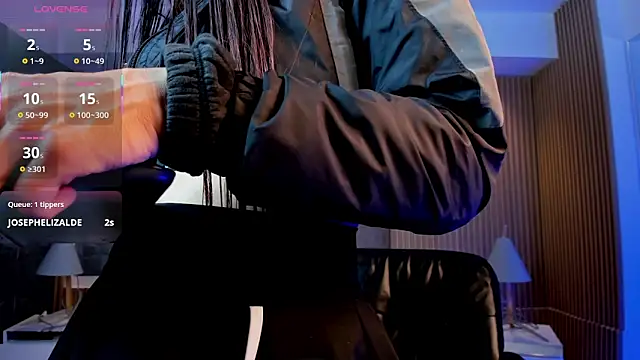 charlottewhitte online show from February 2026 01:02:01 PM