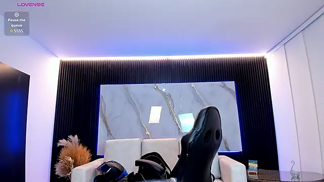 charlottewhitte online show from February 2026 11:10:02 AM