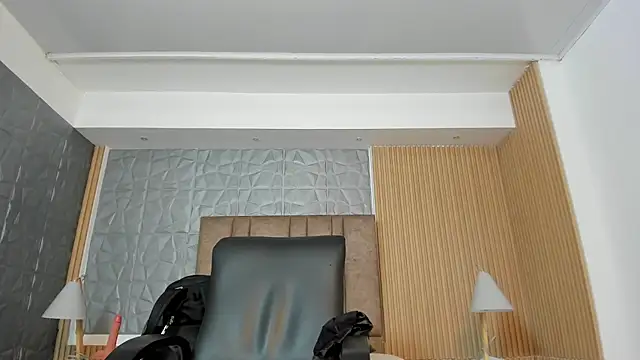 charlottewhitte online show from April 2026 10:54:02 AM