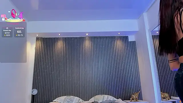 charlottewhitte online show from February 2026 12:46:02 PM