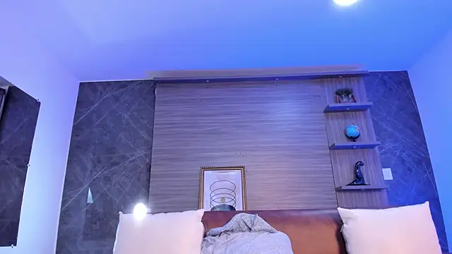 charlottewhitte online show from November 2025 11:36:02 AM