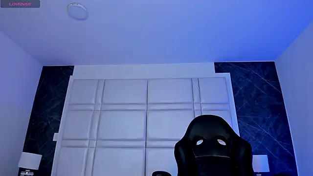 charlottewhitte online show from May 2026 11:27:01 AM