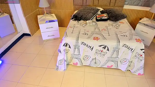 charlottewhitte online show from October 2025 12:24:01 PM