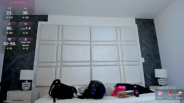 charlottewhitte online show from April 2026 10:55:02 AM