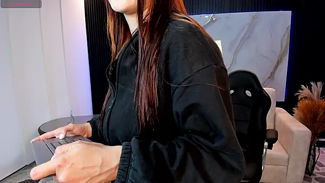 charlottewhitte online show from February 2026 11:53:02 AM