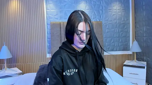 charlottewhitte online show from December 2025 02:23:01 PM