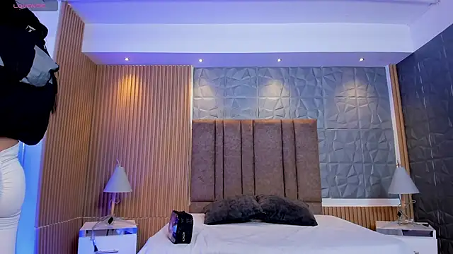 charlottewhitte online show from February 2026 11:10:02 AM