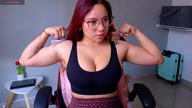 Snapshot of samantha_tattu chatting on May 2026 07:01:02 PM samantha tattu online show from May 2026 07:01:02 PM