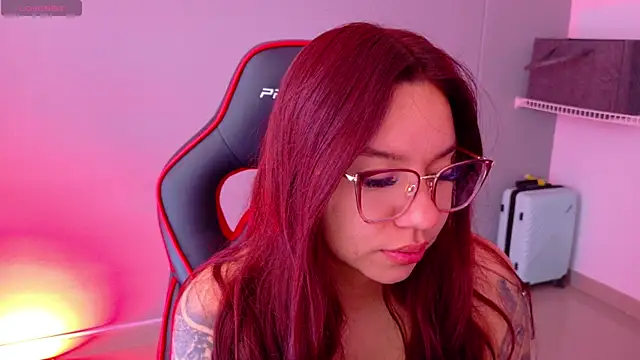Snapshot of samantha_tattu chatting on May 2026 02:00:02 PM samantha tattu online show from May 2026 02:00:02 PM