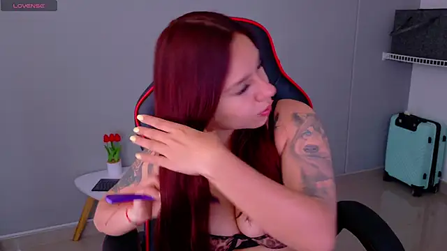 Snapshot of samantha_tattu chatting on May 2026 06:44:02 PM samantha tattu online show from May 2026 06:44:02 PM