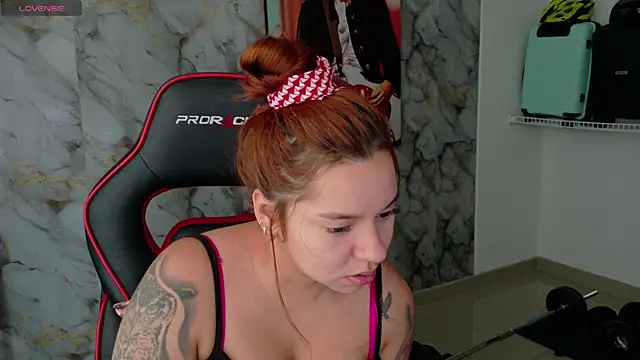 Snapshot of samantha_tattu chatting on October 2025 06:16:02 PM samantha tattu online show from October 2025 06:16:02 PM