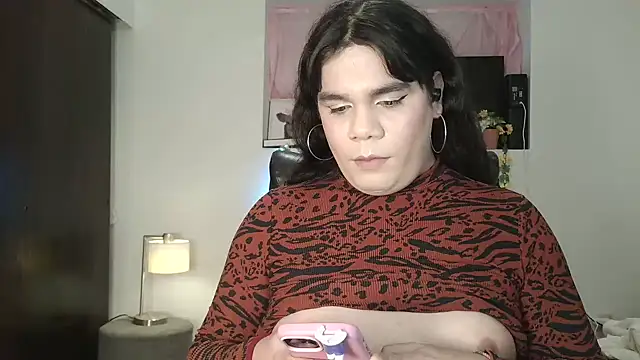 Snapshot of Violetacam_05 chatting on January 2025 03:52:01 AM Violetacam 05 online show from January 2025 03:52:01 AM