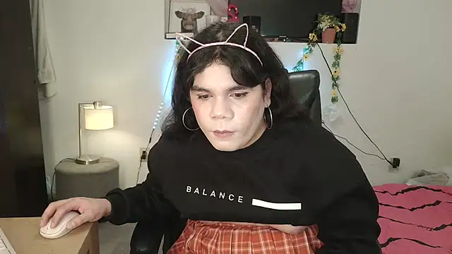 Snapshot of Violetacam_05 chatting on February 2025 10:35:02 AM Violetacam 05 online show from February 2025 10:35:02 AM