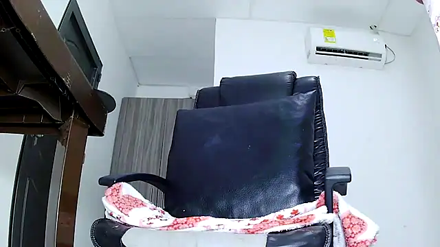 Snapshot of Violetacam_05 chatting on November 2025 10:38:02 AM Violetacam 05 online show from November 2025 10:38:02 AM