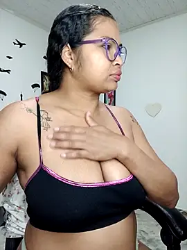 Snapshot of chalohott chatting on October 2025 11:01:02 AM chalohott online show from October 2025 11:01:02 AM