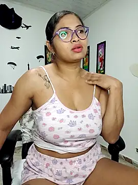 Snapshot of chalohott chatting on October 2025 09:42:02 AM chalohott online show from October 2025 09:42:02 AM