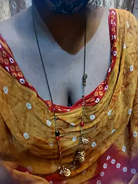 tuttifrutti17 online show from April 2026 05:20:01 PM