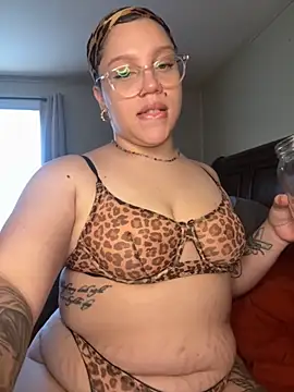 Snapshot of QueenNuttCollector chatting on October 2025 04:49:02 PM QueenNuttCollector online show from October 2025 04:49:02 PM