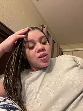 Snapshot of QueenNuttCollector chatting on January 2025 01:33:01 AM QueenNuttCollector online show from January 2025 01:33:01 AM