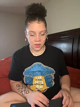Snapshot of QueenNuttCollector chatting on September 2025 02:45:01 PM QueenNuttCollector online show from September 2025 02:45:01 PM