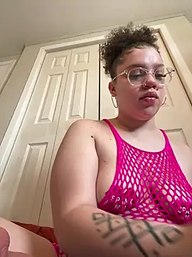 QueenNuttCollector online show from April 2026 06:14:02 PM