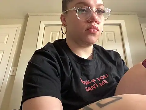 QueenNuttCollector online show from April 2026 03:03:01 PM