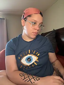 Snapshot of QueenNuttCollector chatting on September 2025 02:23:01 PM QueenNuttCollector online show from September 2025 02:23:01 PM