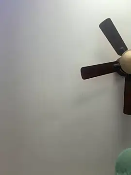 QueenNuttCollector online show from December 2025 05:39:02 PM