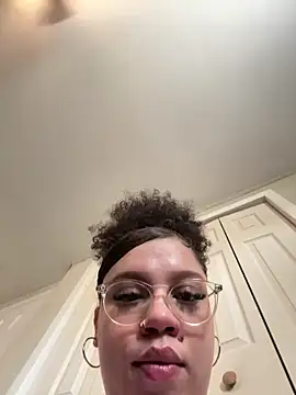 QueenNuttCollector online show from March 2026 05:05:01 PM