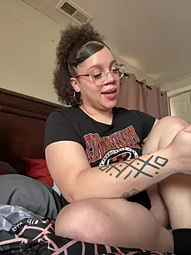 QueenNuttCollector online show from February 2026 05:31:02 PM