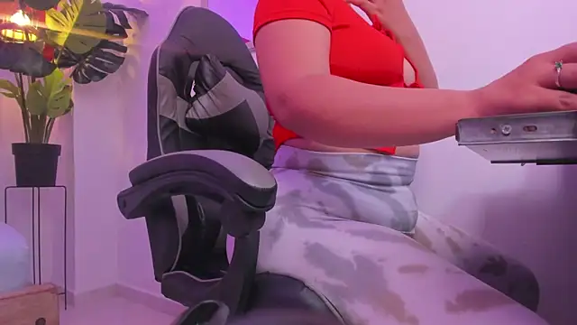 izaro22 online show from October 2025 02:23:01 AM